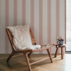 Sonnet Stripe, vinyltapet med striper i rosa