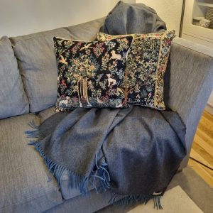 Art of the loom, lekkert fiskebensvevd ullpledd i blått/brunt