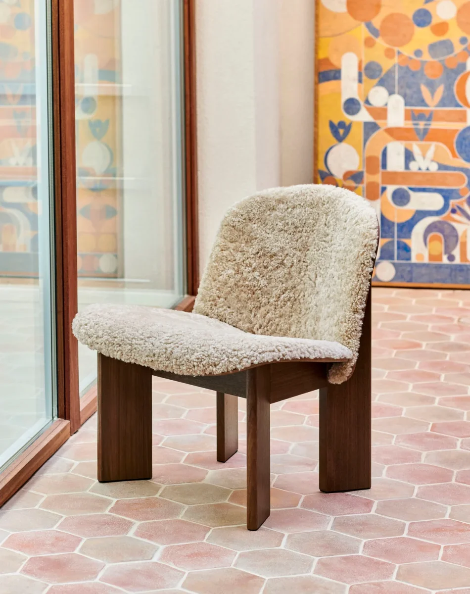 Chisel Lounge Chair - Valnøtt / Saueskinn - Utstillingsmodell