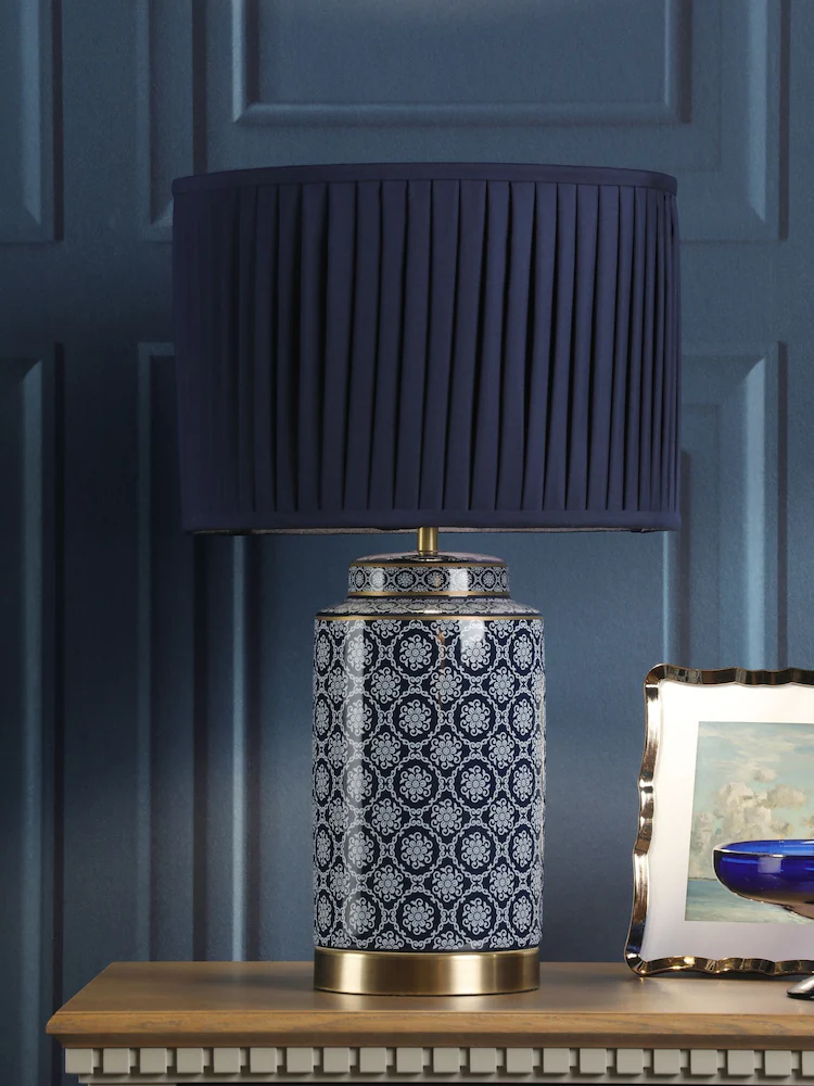 Knipton bordlampe i keramikk med mønster i blått - Image 2