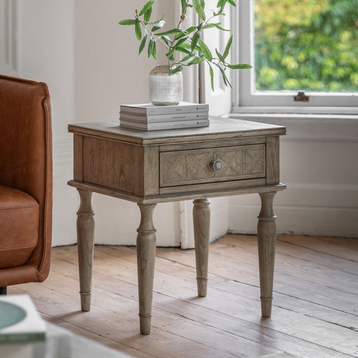 Mustique, rustikt sidebord/nattbord med en skuff i mindy ash - Image 2