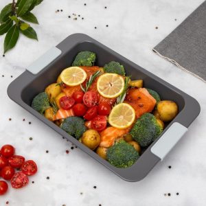 &laquo;non stick&raquo; ovsform (32cm) med salviegrønne håndtak fra Laura Ashley
