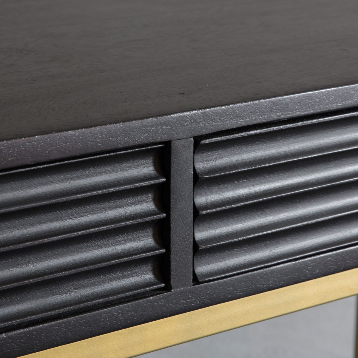 Ripple, elegant konsollbord i sort med messingben - Image 3