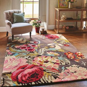 Stapleton Park, gulvteppe i ull med blomstermotiv i rosanyanser