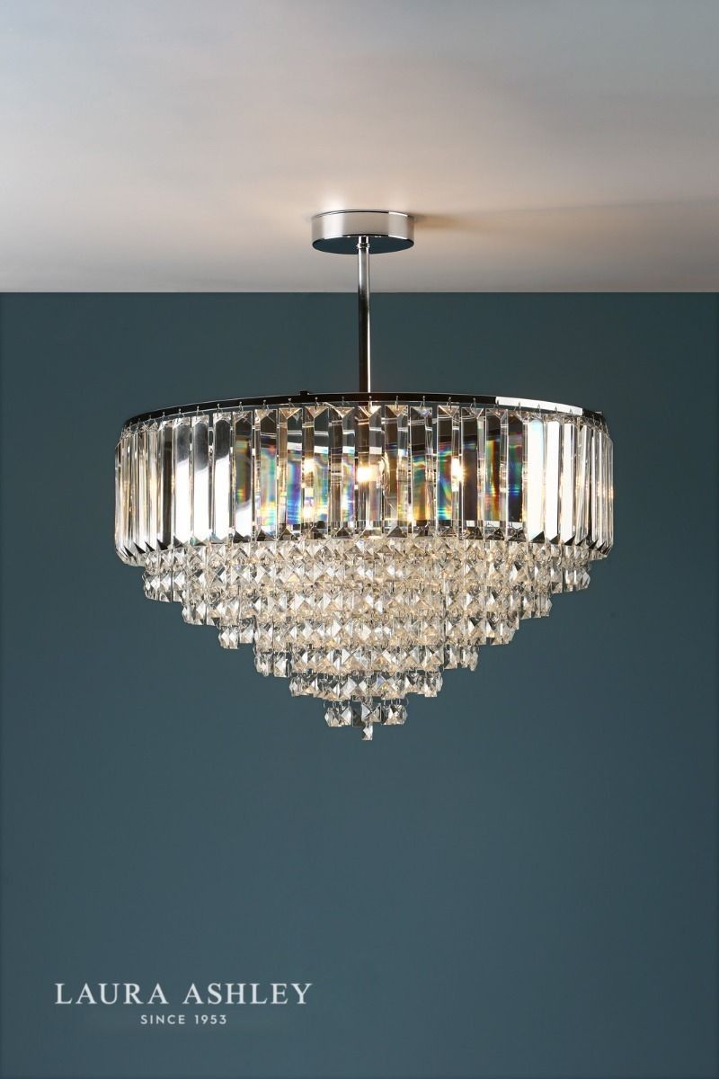 Vienna, stor klassisk taklampe i krom med slepne krystallstaver