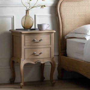Chic, nattbord i rustikk fransk landstil