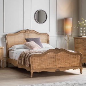 Chic, rustikk sengeramme i flettet rattan