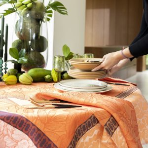 Escapade Tropicale, serviett i 100% lin med tropisk tilsnitt i orange