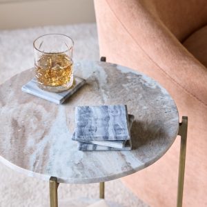 Glassbrikker i koksgrå marmor