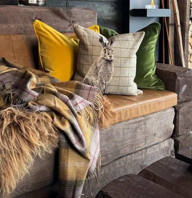 Autumn Gold, rutete ullpledd fra Art of the Loom i gule/lilla toner - Image 2